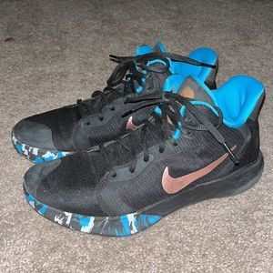 Great condition mens Nike basketball sneakers